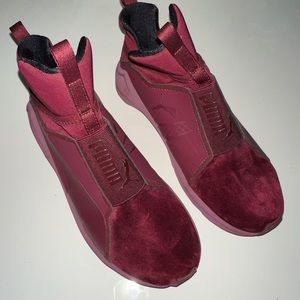 Red velvet pumas